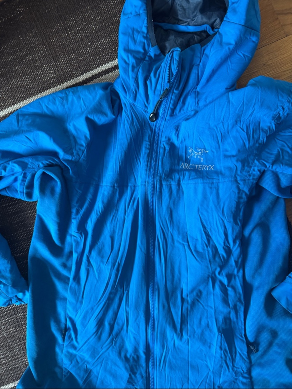 Arc'teryx Atom Bright Blue Hooded Puffer Jacket - Picture 4 of 6